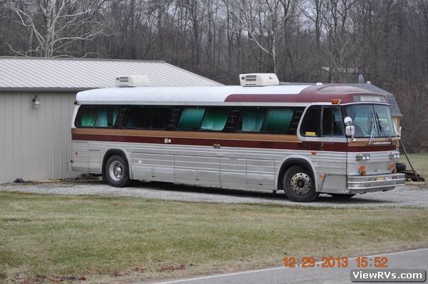 1962 GMC 4106 Bus Conversion 35' Motorhome (A)