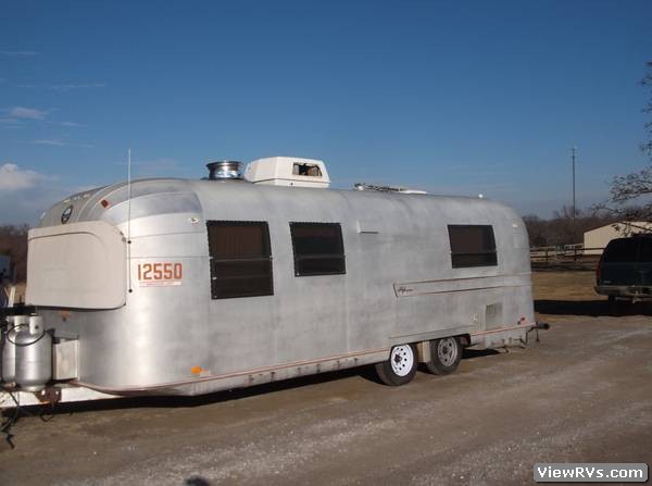 1972 Avion Travel Trailer Voyageur 25' (C)