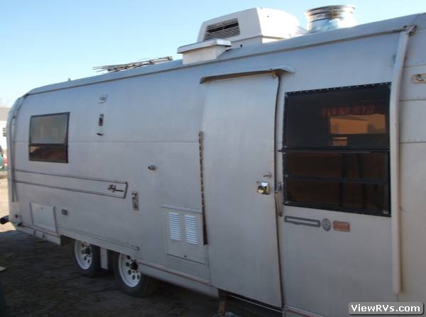 1972 Avion Travel Trailer Voyageur 25' (C)