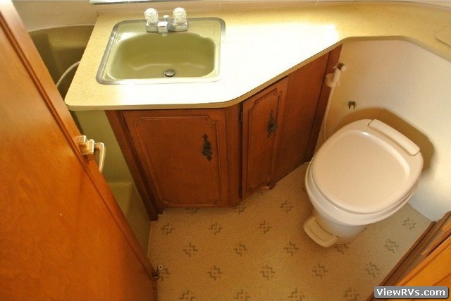 1974 Avion Travel Trailer La Grande 28' (A)