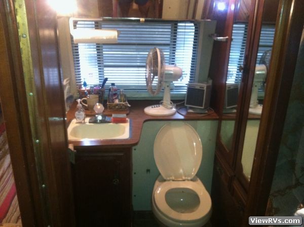 1982 Avion 30P 30' Travel Trailer (A)