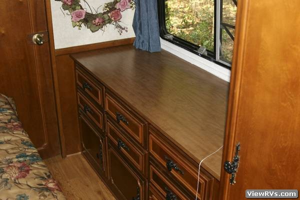 1983 Avion Travel Trailer 34V (A)